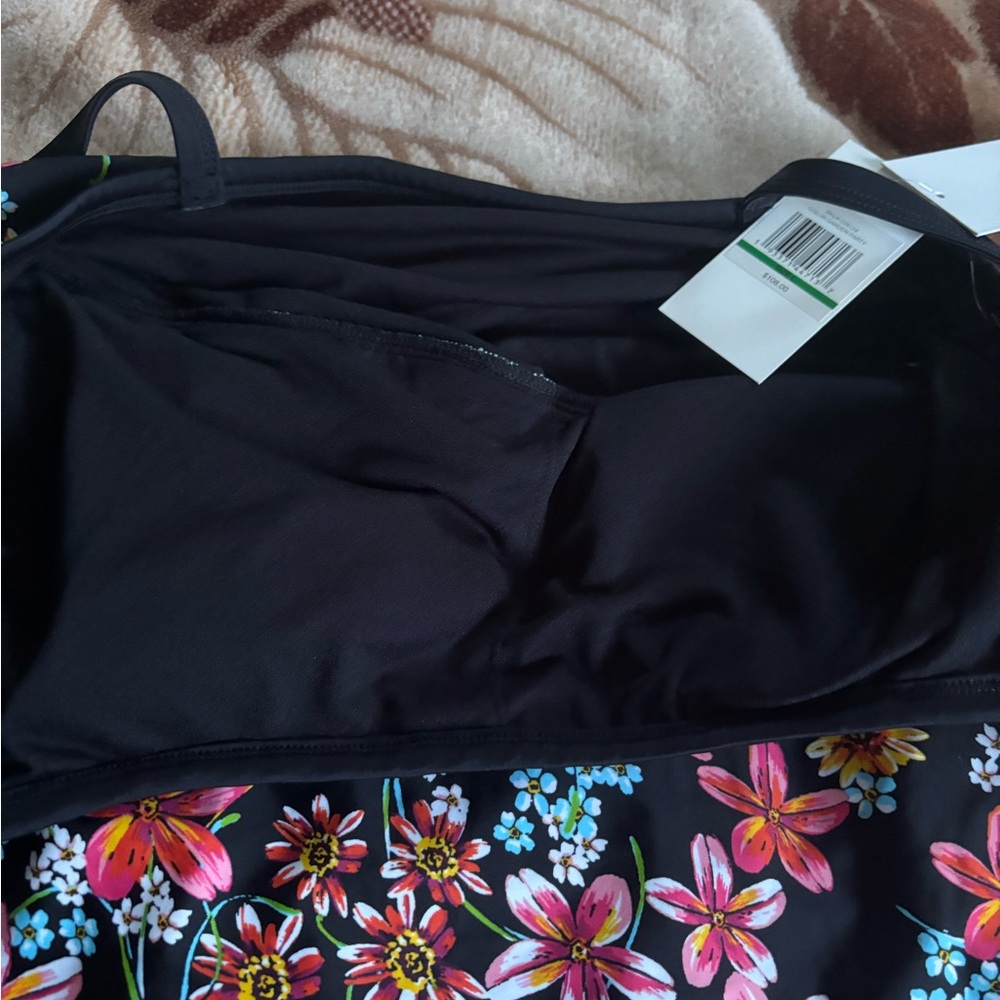 Chic Black and Pink One Piece Swimsuit with Floral Design - Picture 3 of 10